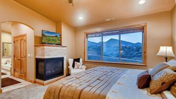 4 chambres, bureau, fer et planche Ă repasser, lit parapluie