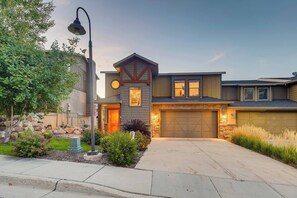 Exterior - “Perfect Winter Escape” Hot Tub, Ski Slopes, and Scenic Views Await You! (Heber City)