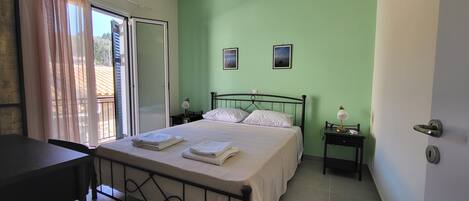 2 chambres, fer et planche à repasser, Wi-Fi, literie fournie