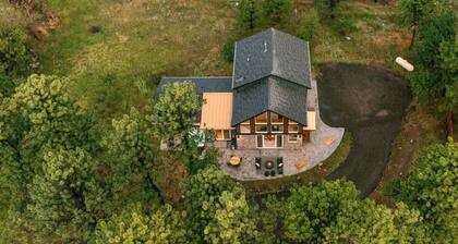 Serene Mountain Luxury-King beds & private Hot tub