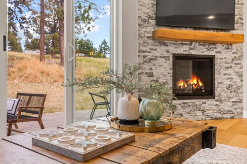 Serene Mountain Luxury-King beds & private Hot tub