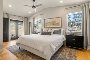 3 chambres, bureau, fer et planche à repasser, lit parapluie