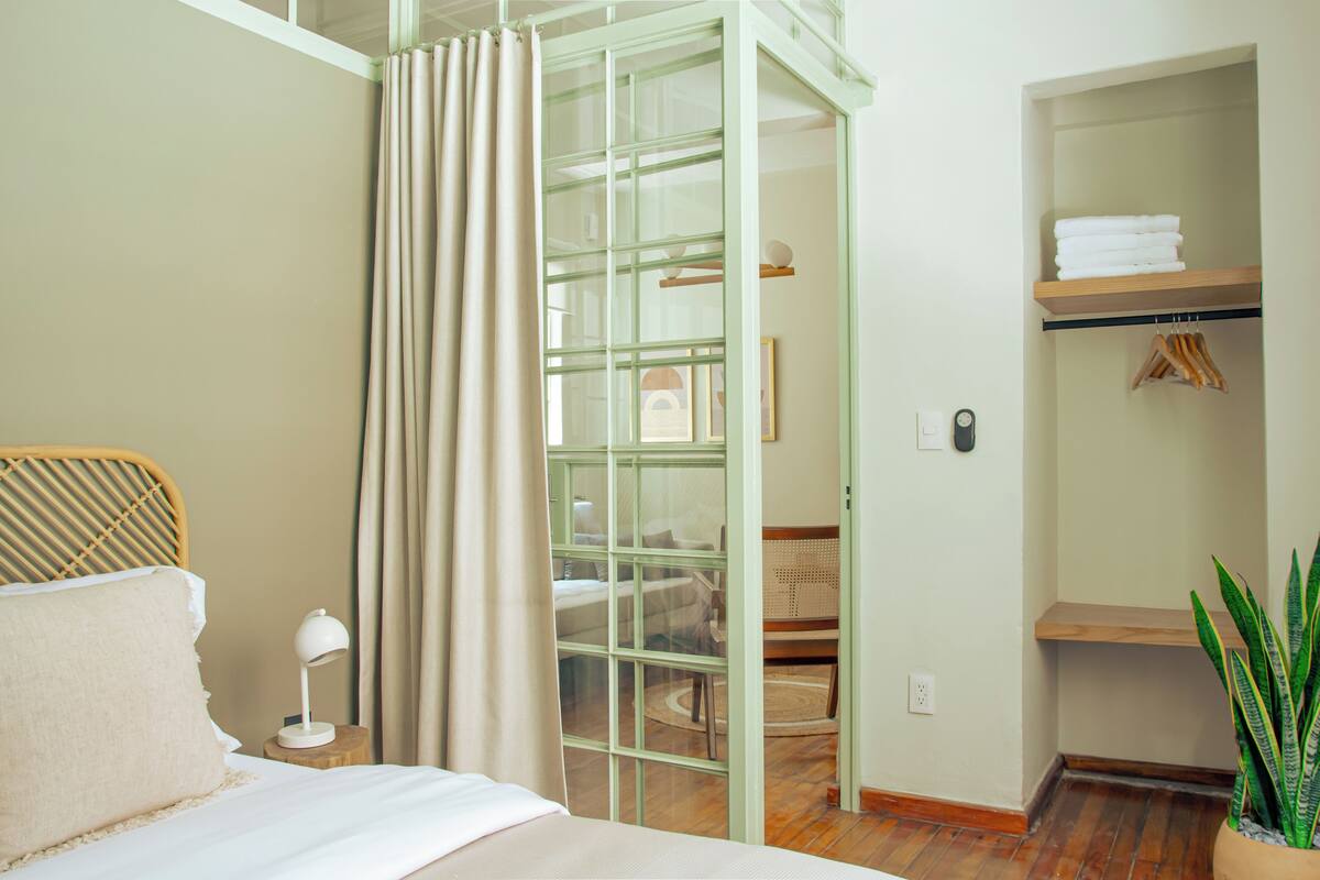 Apartamento estándar | Escritorio, cortinas opacas, tabla de planchar con plancha y wifi gratis