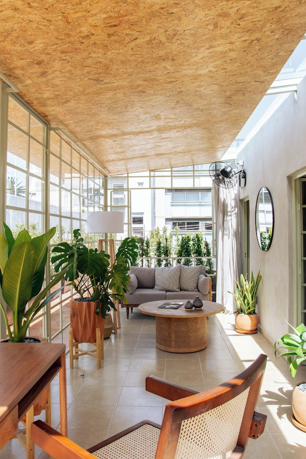 Căn hộ Deluxe | Hiên