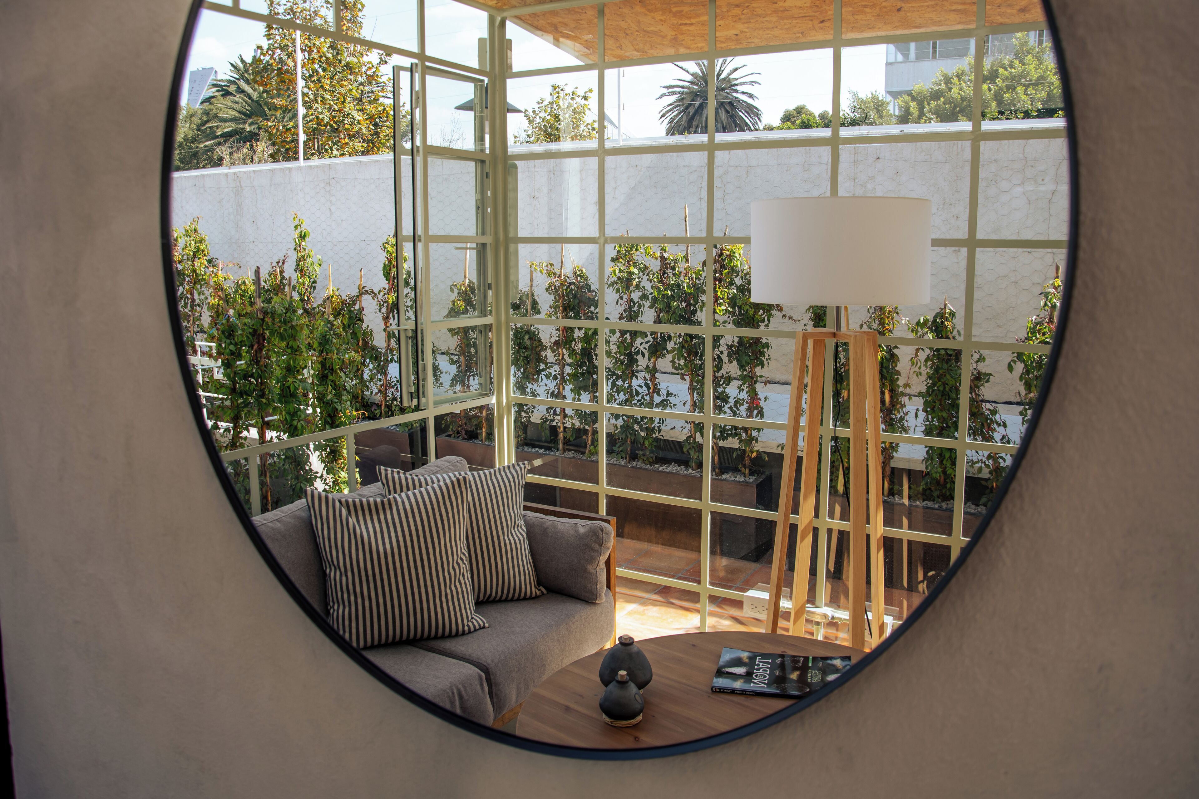 Deluxe Apartment | Living area | Flat-screen TV