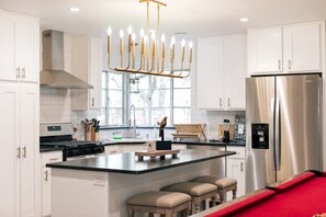 Fridge, stovetop, dishwasher, coffee/tea maker - J.R's Dream  (Oklahoma City)