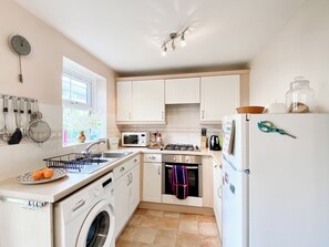 Cookware/dishes/utensils