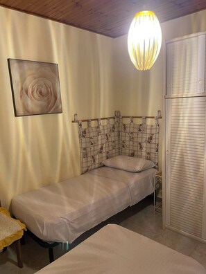 3 bedrooms, iron/ironing board, bed sheets