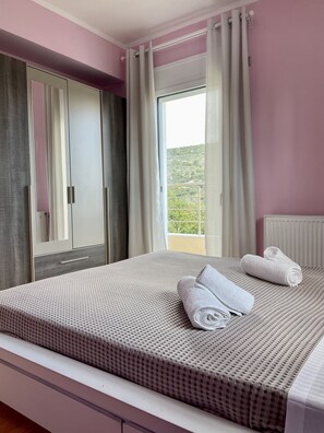 4 chambres, fer et planche à repasser, Wi-Fi, draps fournis