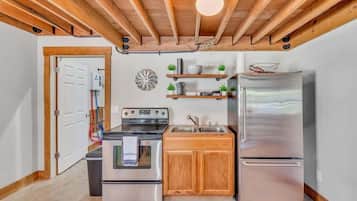 雪櫃、微波爐、焗爐、爐具