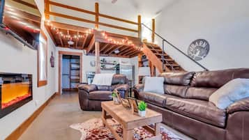 Televisión y chimenea