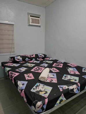 2 habitaciones, tabla de planchar con plancha, wifi y ropa de cama