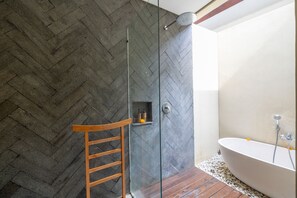 Villa, 1 Bedroom | Bathroom | Free toiletries, hair dryer - Casalita Ubud Romantic Villas (Ubud)