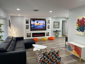 Smart TV, fireplace - Clearwater Heated Pool. Family-Friendly. Near Beach (Clearwater)