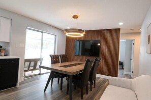 Dining - Clearwater Heated Pool. Family-Friendly. Near Beach (Clearwater)