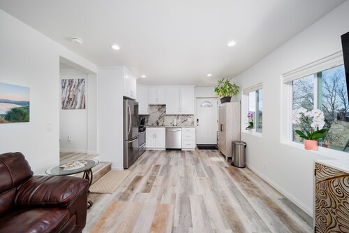 New 1-Bdrm Apartment Suite - Pet-Friendly Cozy Mountain Escape Near Trail & Lake