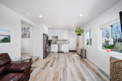 New 1-Bdrm Apartment Suite - Pet-Friendly Cozy Mountain Escape Near Trail & Lake