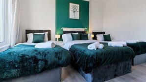 Room - Stylish Apartment Near Central London (Greater London)