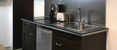 Refrigerador, microondas, horno, cafetera/tetera