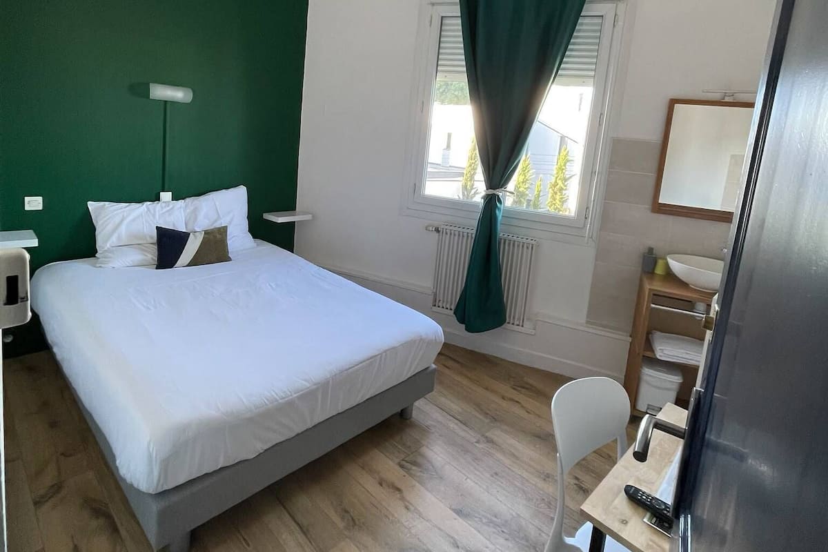 Classic Double Room, Shared Bathroom