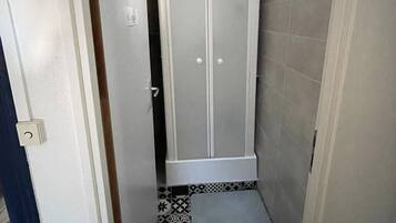 Classic Double Room, Shared Bathroom | Bathroom