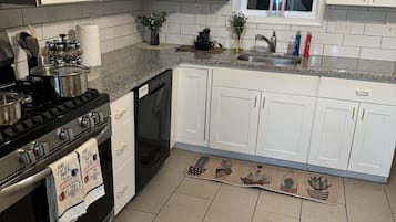 冰箱、微波炉、烤箱、炉灶