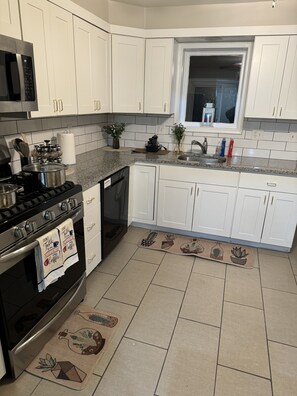 Fridge, microwave, oven, stovetop - Vintage Garden in the City Home (Baltimore)