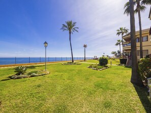 Property grounds - Cubo's Apartamento Lubina Sun & Beach / beachfront / air conditioning / free wifi (Mijas Costa)