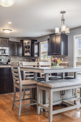 Stunning 5Bedroom3bath Bourbon Trail Retreat in Louisville's East End