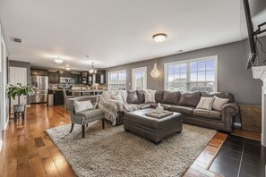 Smart TV, computer monitors