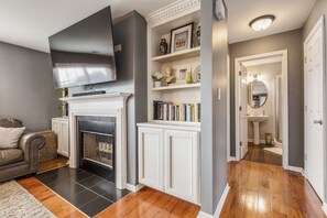 Smart TV, computer monitors