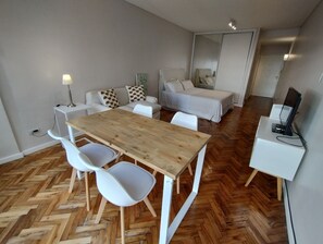 Apartamento | Área de estar | TV de tela plana