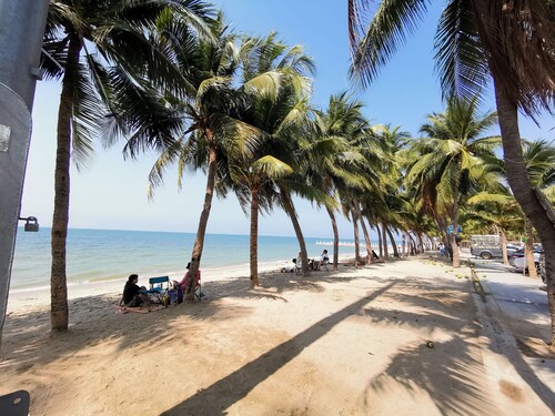 The Beach Bangsaen Condo Sea View Room 327-62 Floor 7
