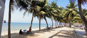 The Beach Bangsaen Condo Sea View Room 327-62 Floor 7