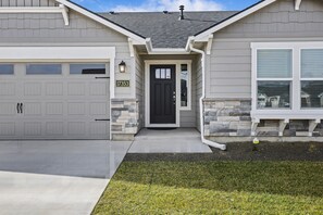Exterior detail - New, Stylish & centrally located. By Ford Idaho Center, shops & restaurants! (Nampa)