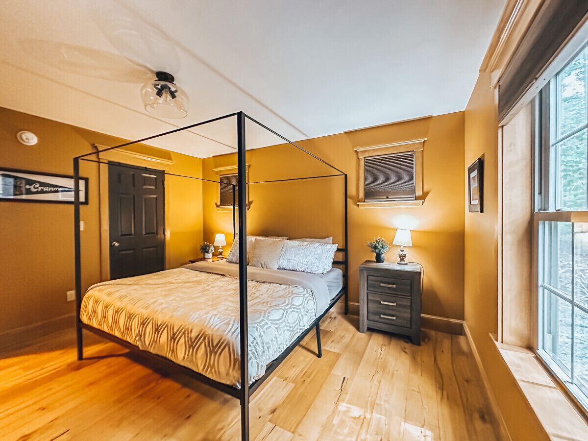 Desk, iron/ironing board, travel crib, free WiFi