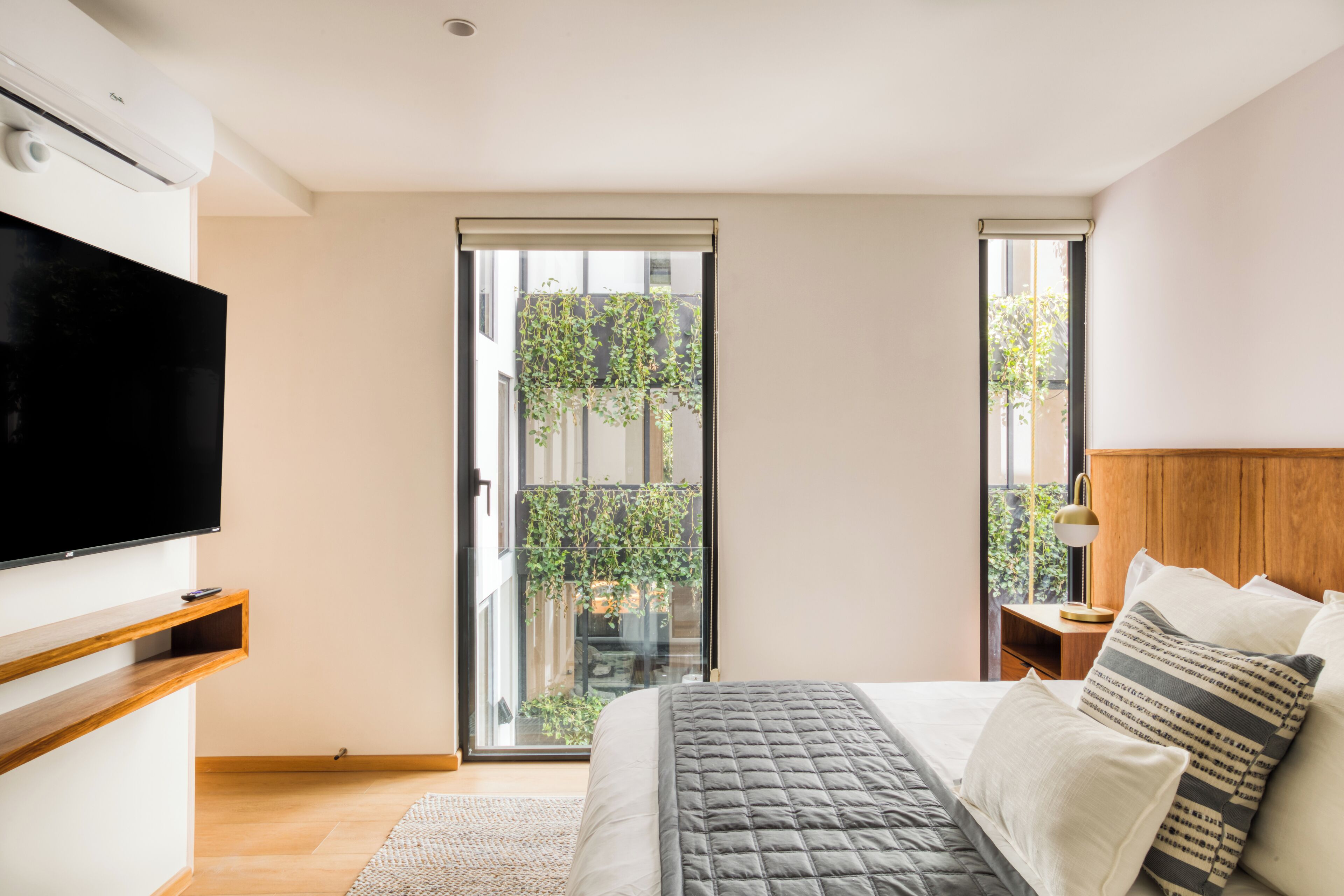 Comfort Apartment | Blackout curtains, iron/ironing board, free cots/infant beds, free WiFi