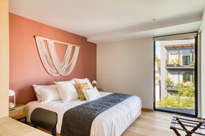 Cortinas blackout, tabla de planchar con plancha y cunas gratuitas 