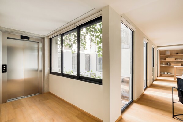 Appartement Confort | Aire de séjour | Téléviseur connecté de 32 po avec télévision numérique