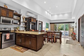 Fridge, microwave, oven, stovetop - Roca Blanca - Near to Conchal & Flamingo Beach (Brasilito)