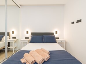 3 habitaciones, escritorio, tabla de planchar con plancha y wifi gratis