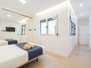 3 bedrooms, desk, iron/ironing board, free WiFi