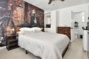 1 slaapkamer, een strijkplank/strijkijzer, wifi, beddengoed