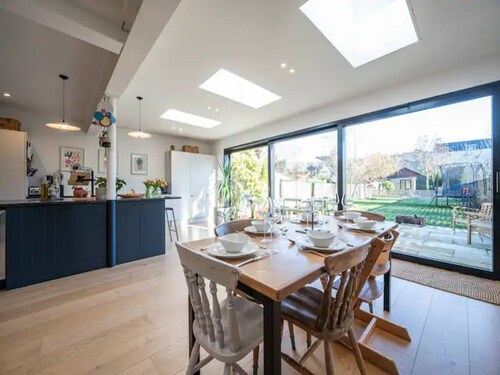 Pass the Keys | London Spacious Dulwich family house with Pool