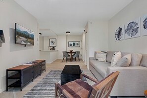 Living area - Ace Cascade (Whistler)