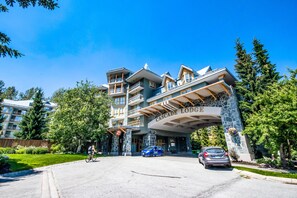 Exterior - Ace Cascade (Whistler)