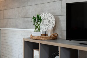 Interior - Tranquil Cottage close walk to SMH, 5 miles from Siesta Key (Sarasota)