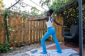 Property grounds - Tranquil Cottage close walk to SMH, 5 miles from Siesta Key (Sarasota)