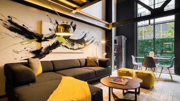 Apartamento clássico | Área de estar | Smart TV 32 polegadas com canais digitais