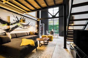 Apartamento clássico | Área de estar | Smart TV 32 polegadas com canais digitais